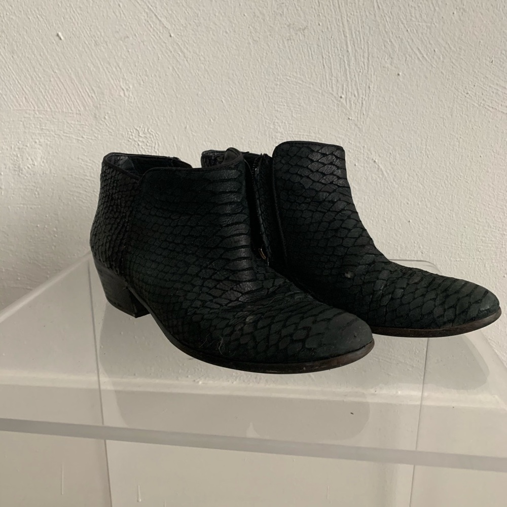 🖤 Seychelles croc ankle boots